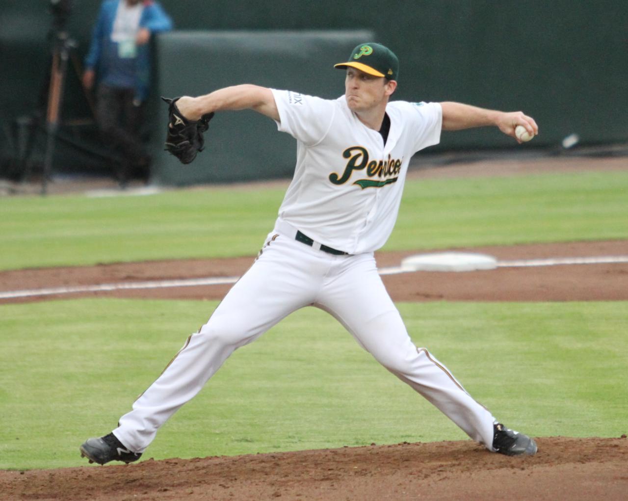 Casey Harman salta al cerrito.