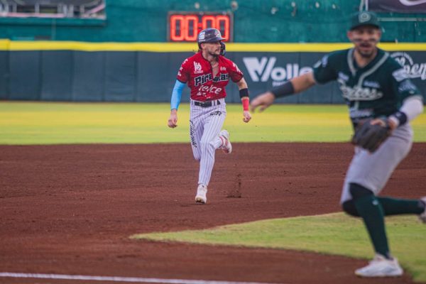 Piratas pega primero al blanquear 7-0 a Pericos con bateo de Peña y par de jonrones