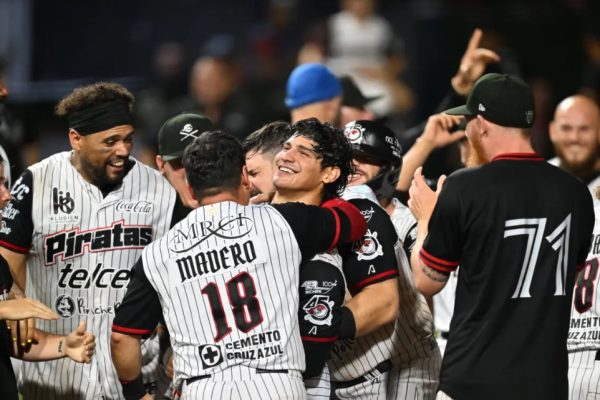 Piratas tiende en el campo a Diablos con HR de Ibarra en la décima