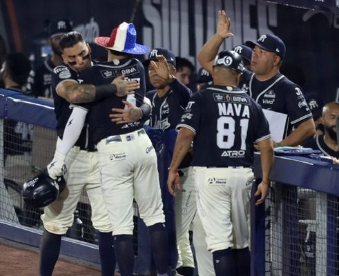 A base de jonrones y buen pitcheo, Sultanes vuelve a la vida
