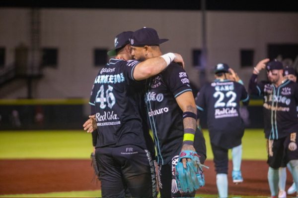 Diablos gana juegazo de 5-4 y retoma la ventaja en la final del Sur